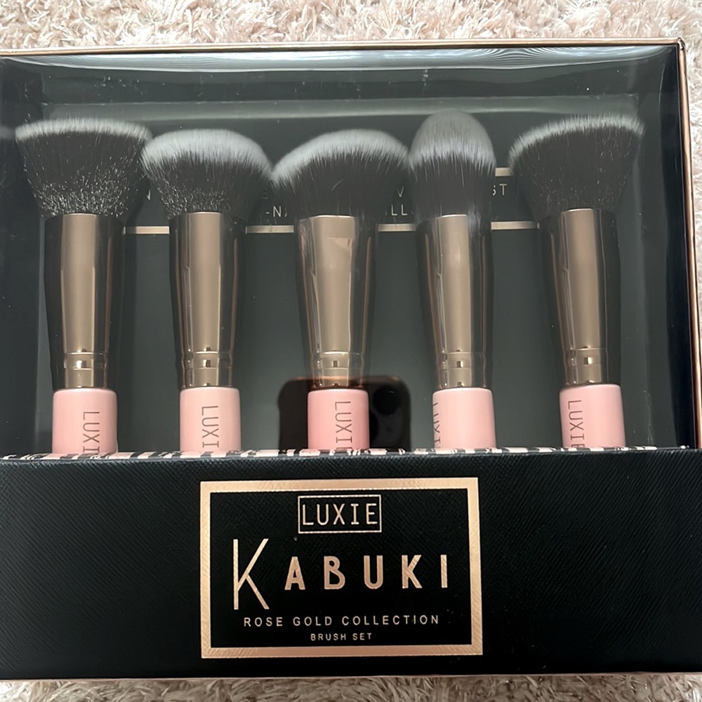 Luxie the kabuki finishing set